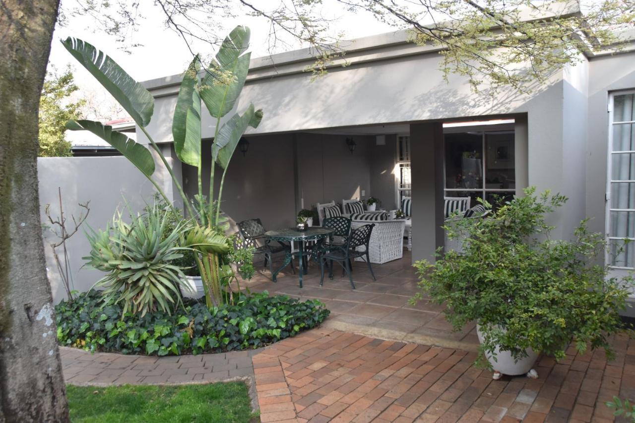 Rosebank Lodge Guesthouse By Claires Johannesburg Exteriér fotografie